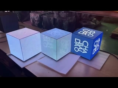 क्यूब डिस्प्ले 5 तरफ एलईडी विज्ञापन बोर्ड दिखा रहा है