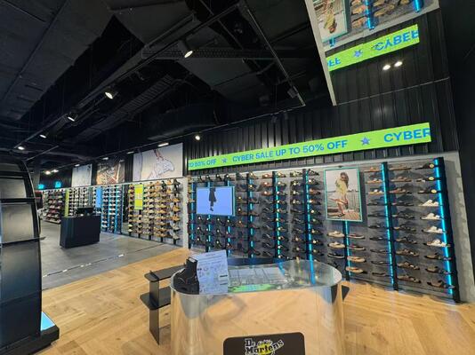 एसएमडी1515 पिक्सेल कॉन्फ़िगरेशन एलईडी स्क्रीन आउटडोर, जो आउटडोर डिजिटल साइनेज और इवेंट्स के लिए उत्कृष्ट 000 घंटे का जीवनकाल प्रदान करता है