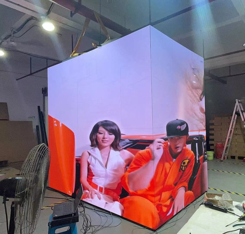640x480 डाई कास्टिंग कैबिनेट इंडोर P2.5RGB 4 साइड्स बड़ी एलईडी स्क्रीन 3840hz विज्ञापन