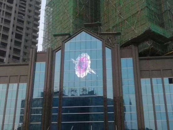 P10.4 शॉप विंडो के लिए पारदर्शी ग्लास एलईडी डिस्प्ले सुपर स्लिम slim